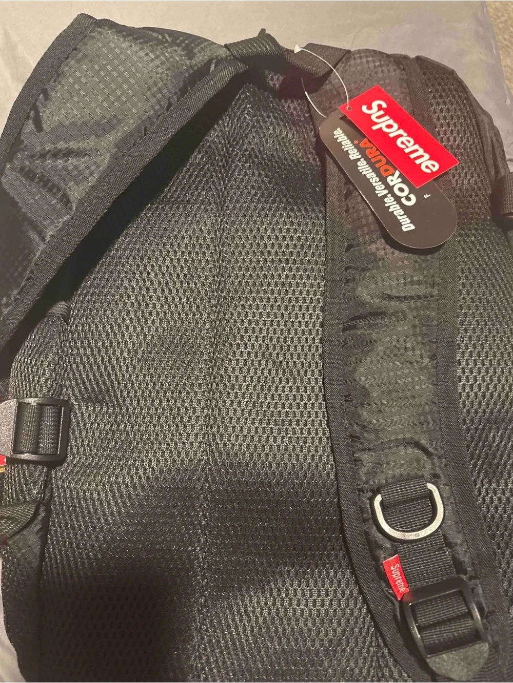 Supreme bold vertical